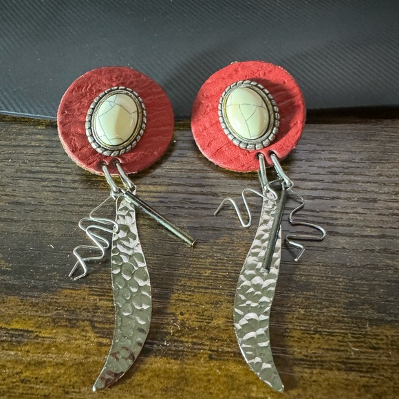Jewelry - Vintage Cabette earrings clip on red.